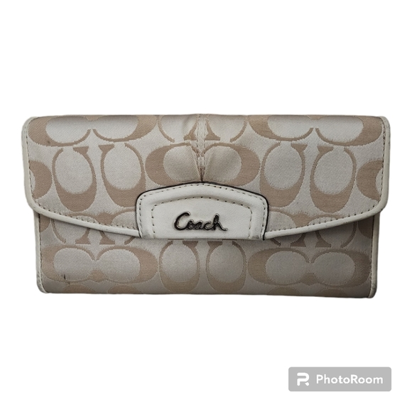 Coach Handbags - COACH FULL SIZE SIGNATURE WALLET